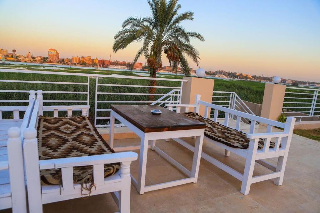 לוקסור Royal Nile Villa - Nile View Apartment 1 מראה חיצוני תמונה